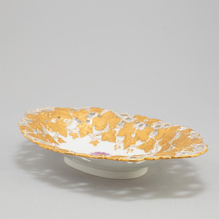 A MID 20TH CENTURY MEISSEN PORCELAIN BOWL.