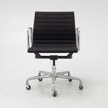 Charles & Ray Eames, skrivbordsstol, "EA 335", Herman Miller 1997.