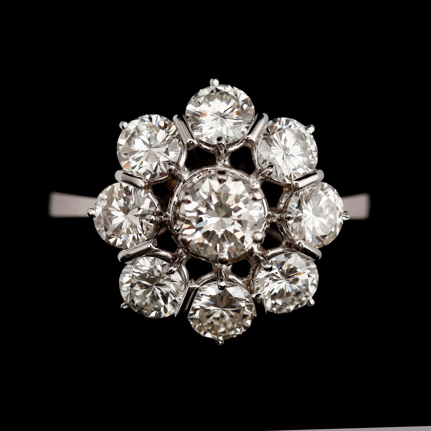RING, 14 k vitguld, 9 briljanter tot 2.65 ct enl gravyr.