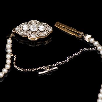 A PEARL NECKLACE, clasp in 14K gold with old and rose cut diamonds. I. Erling,  Helsinki Finland 1903-1948.