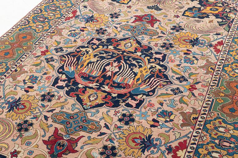 Matta, antik Täbris, ca 271 x 175 cm.