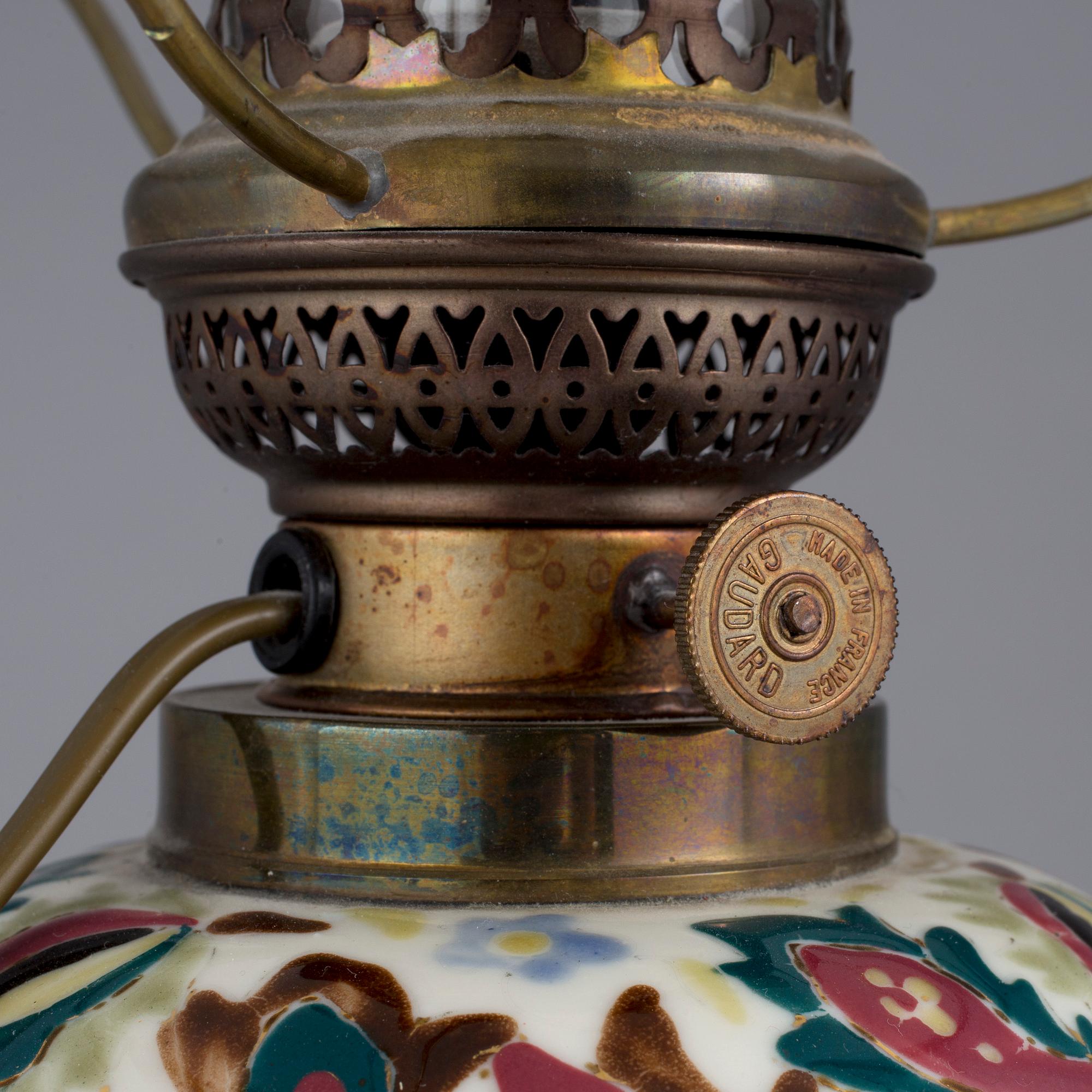 FOTOGENLAMPA, majolika, sent 1800-tal.