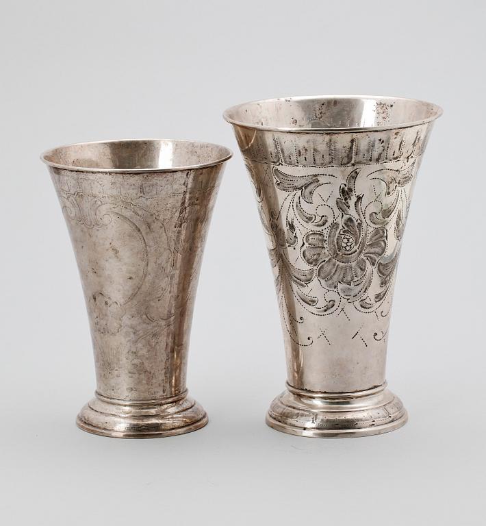 BÄGARE, 2 st, silver, C G Hallberg, Stockholm 1932 samt 36. Totalvikt 746 g.