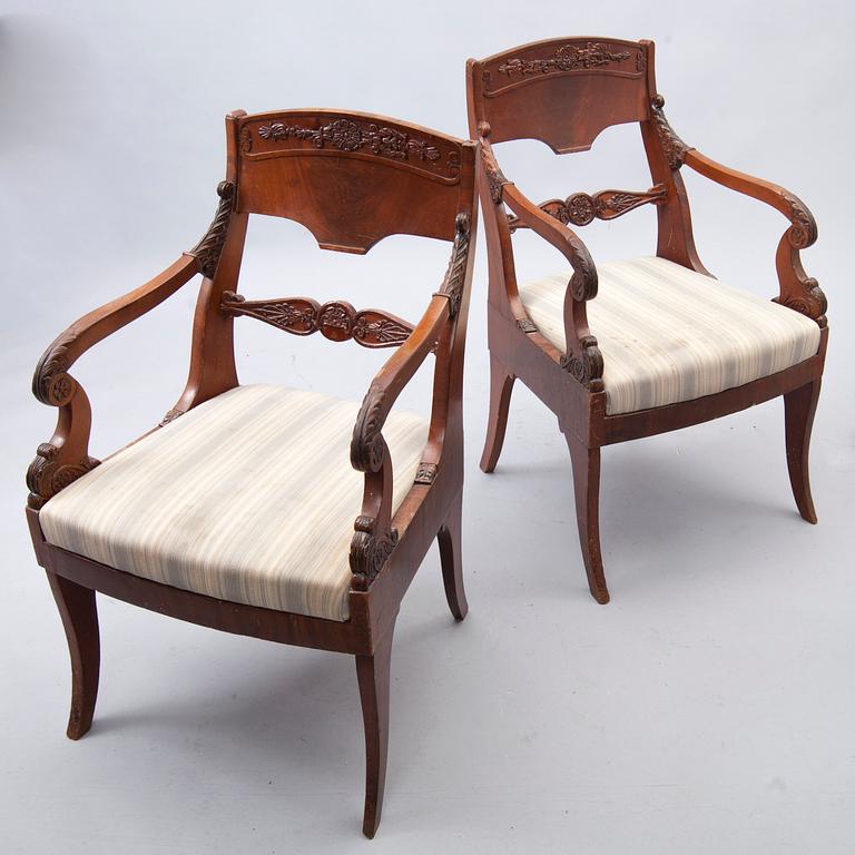 KARMSTOLAR, ett par, biedermeierstil, sekelskiftet 1800/1900.