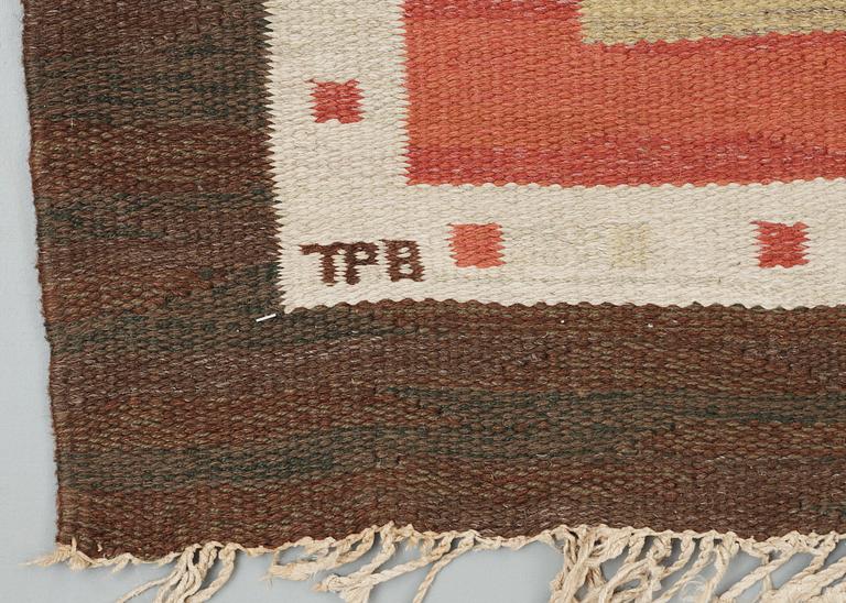 CARPET. Rölakan (flat weave). 490 x 305,5 cm. Signed TPB (Textilatelier Polly Björkman).