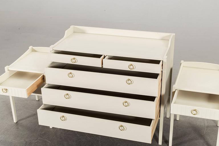 A pair of second half of the 20th century bedside tables and a chest of drawers.