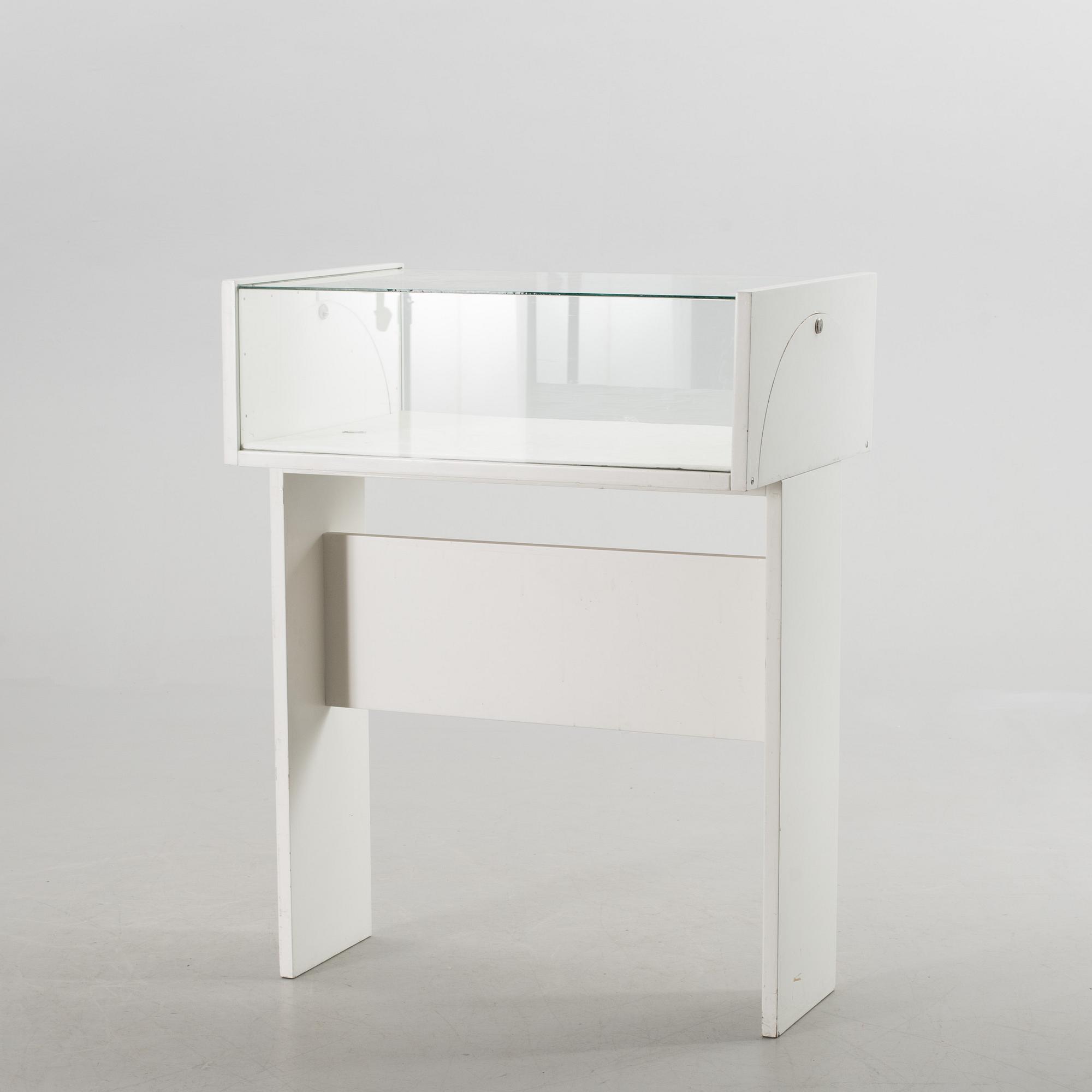 A STAND CABINET, end of 20th century.