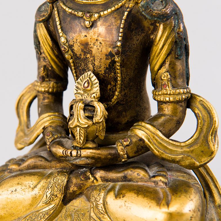 AMITABHA BUDDHA, polttokullattua kuparimetalliseosta, Tiibet, 1800-luvun alkupuoli.