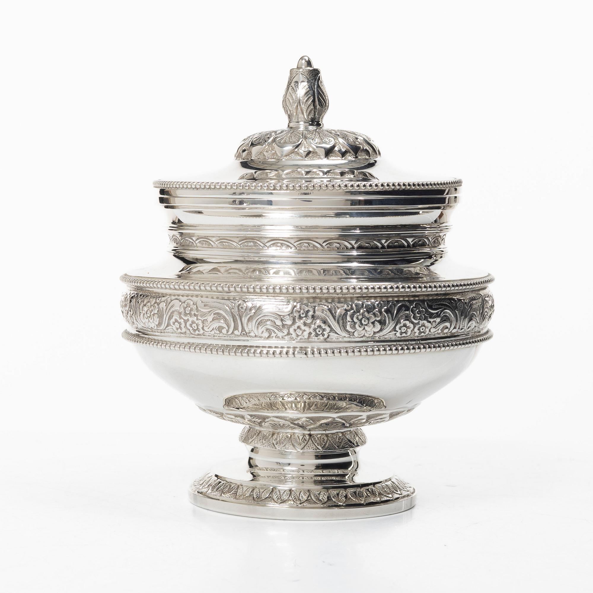 Bonbonjär, silver, empirestil, svensk importstämpel, 1900-tal.