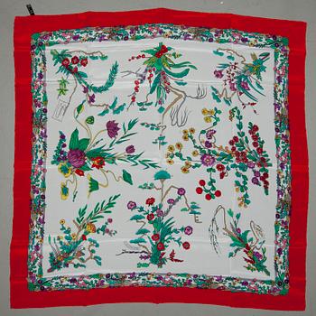 SCARF, Gucci.