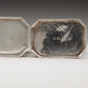 A pair of English 18th century silver tea caddies, Thomas Parr, London 1719.