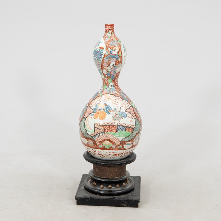 A large Japanese vase, late 19th Century.