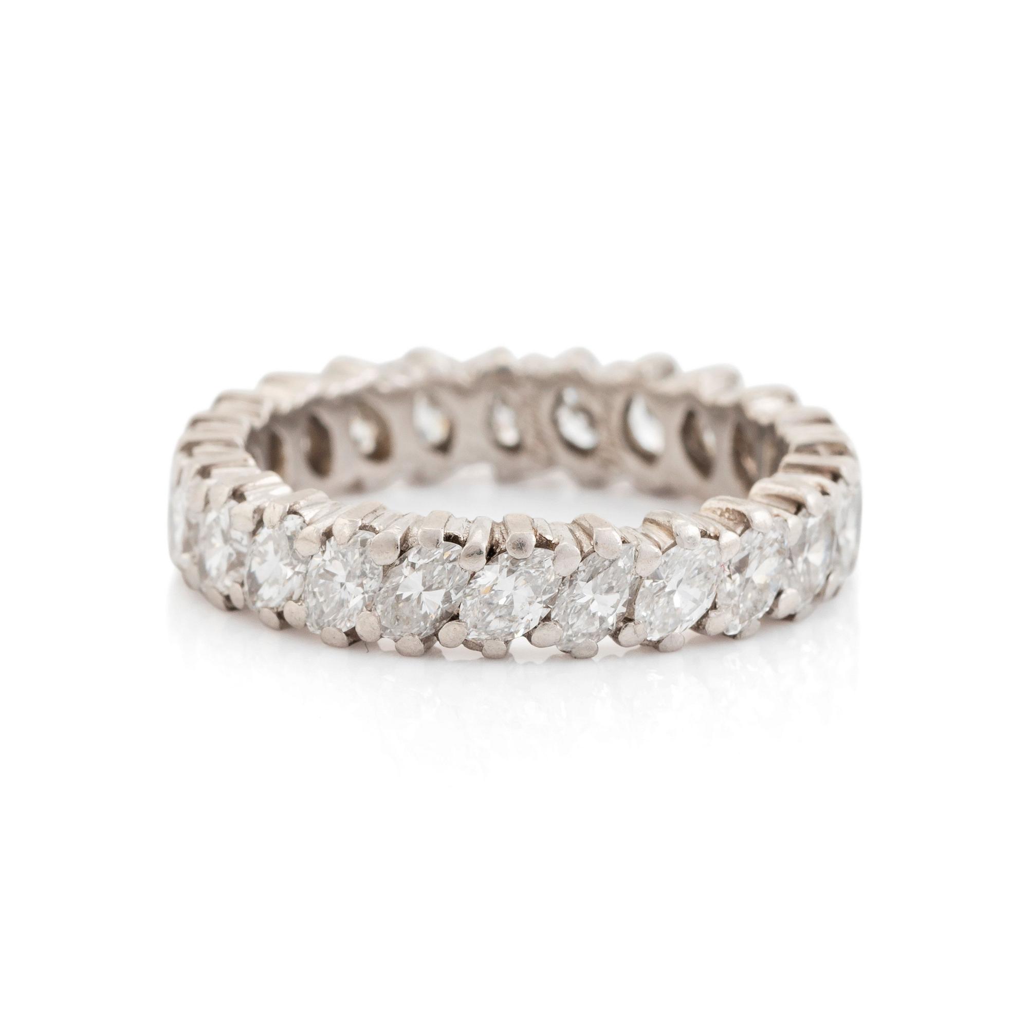 Cartier ring platina med navettslipade diamanter.
