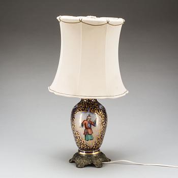 BORDSLAMPA, porslin, 1900-tal.