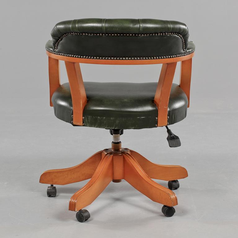 SKRIVBORDSSTOL, engelsk stil, 1900-talets andra hälft.