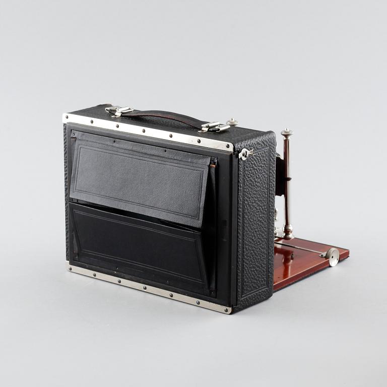 A foldable camera by Dr. Lüttke & Arndt Wandsbek, Germany, first half of the 20th century.