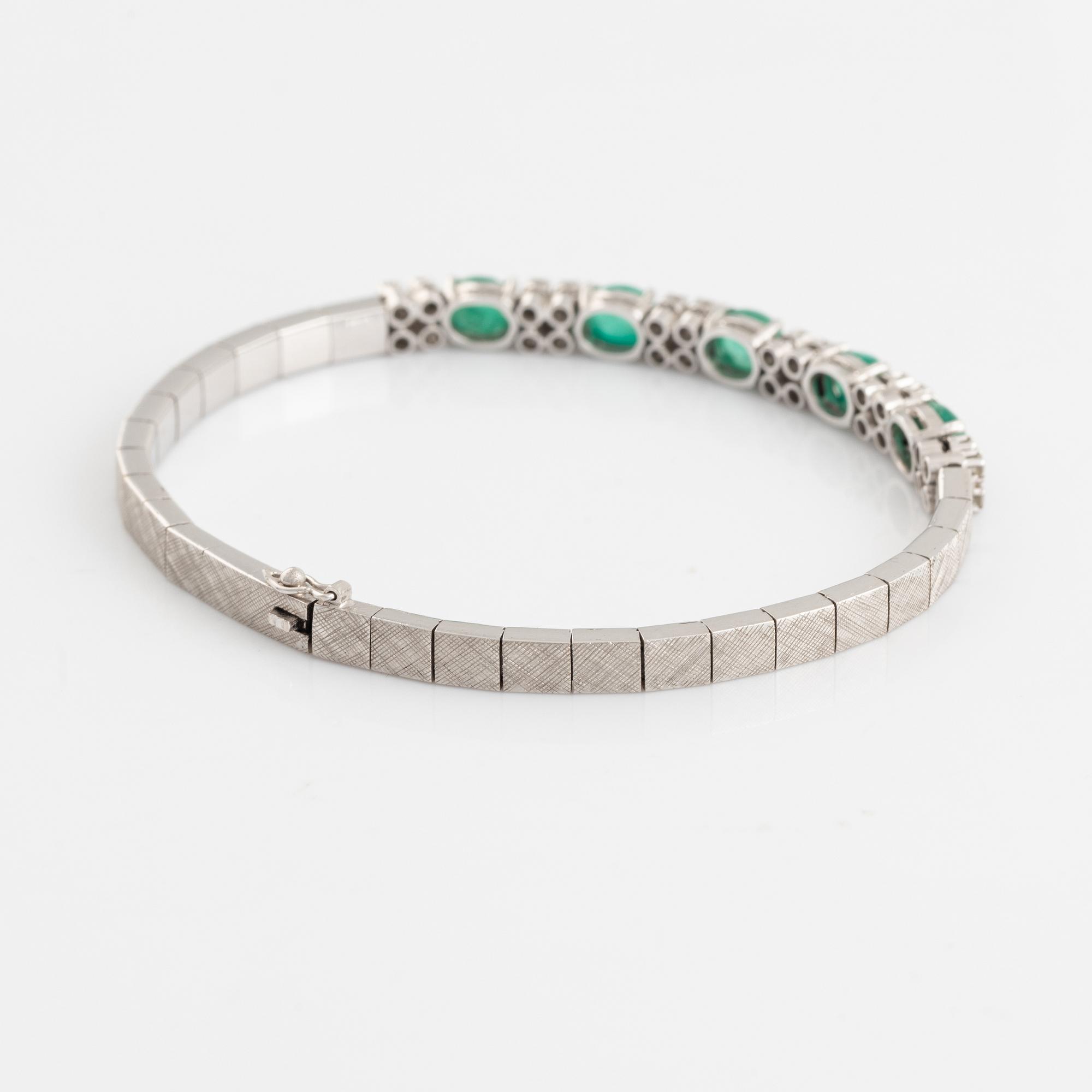 Bracelet, white gold with cabochon-cut emeralds and brilliant-cut diamonds.