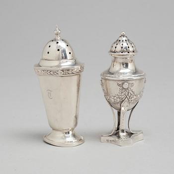 A SET OF SILVER OBJECTS, 14 parts.