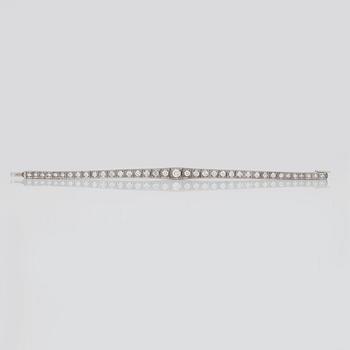 ARMBAND med briljantslipade diamanter totalt ca 3.75 ct.