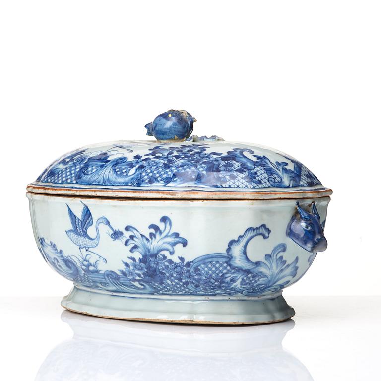 A blue and white armorial tureen with cover, Qing dynasty, Qianlong (1736-95).