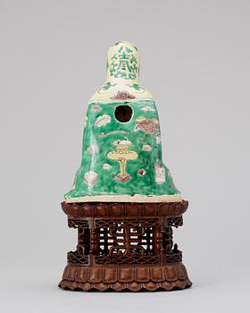 A Kangxi-style porcelain figure, Qing dynasty.