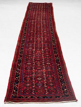 Gallery carpet, Hosseinabad, ca 532 x 82 cm.