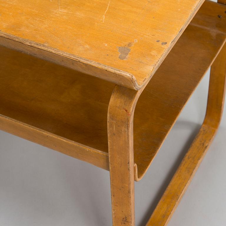 Alvar Aalto, An early 1930s '75' table for O.Y. Huonekalu-ja Rakennustyötehdas A.B, Finland.