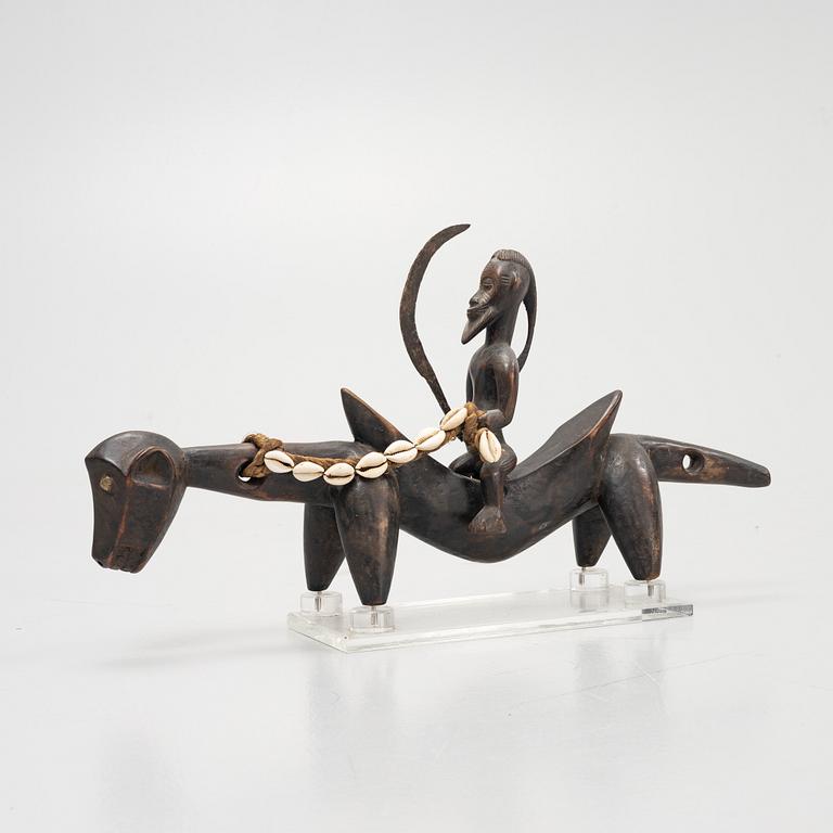 Twelve sculptures, reportedly from Makonde, Tanzania, Luba, Congo, and moore, from the second half of the 20:th century.
