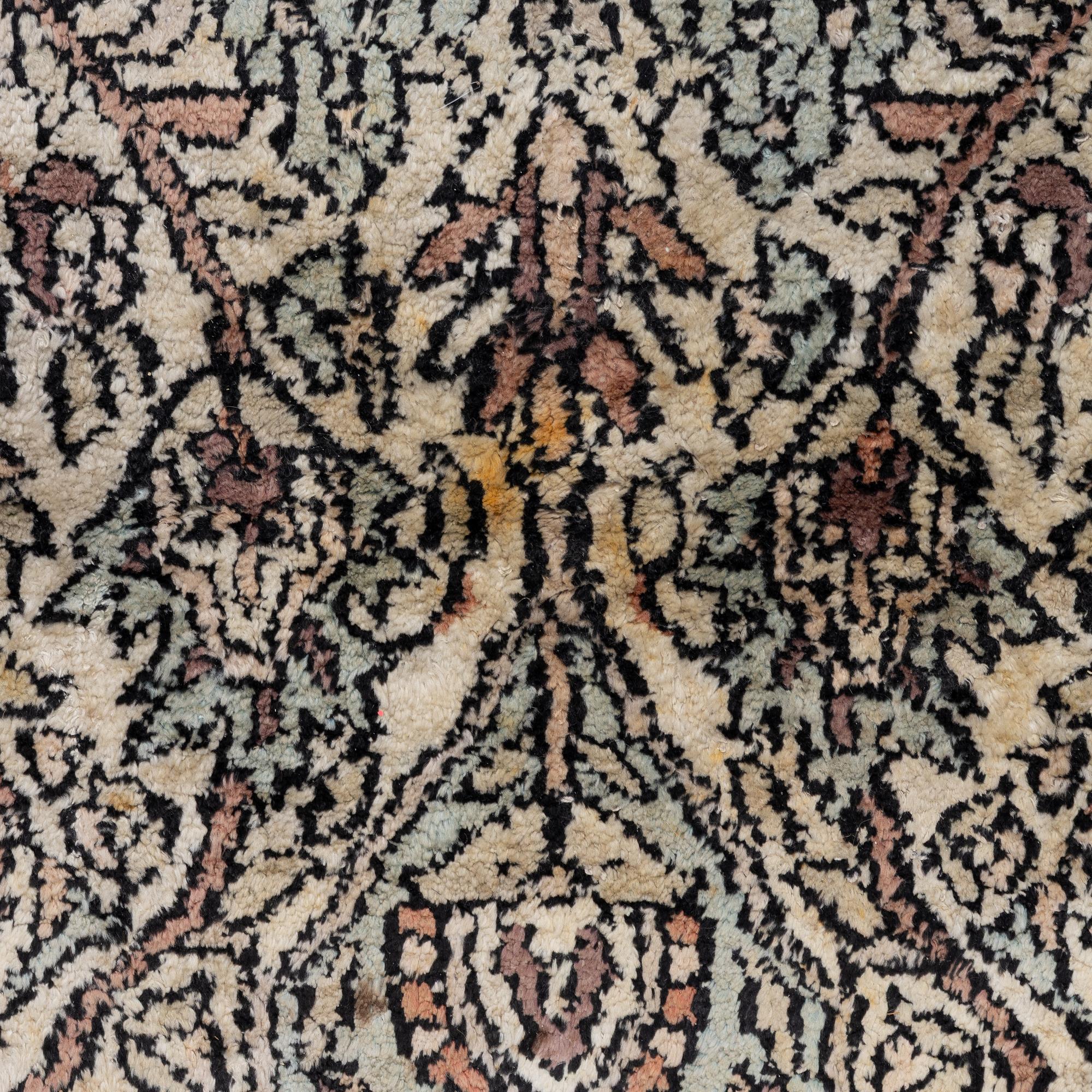 Matta, Kashmir, ca 203 x 150 cm.