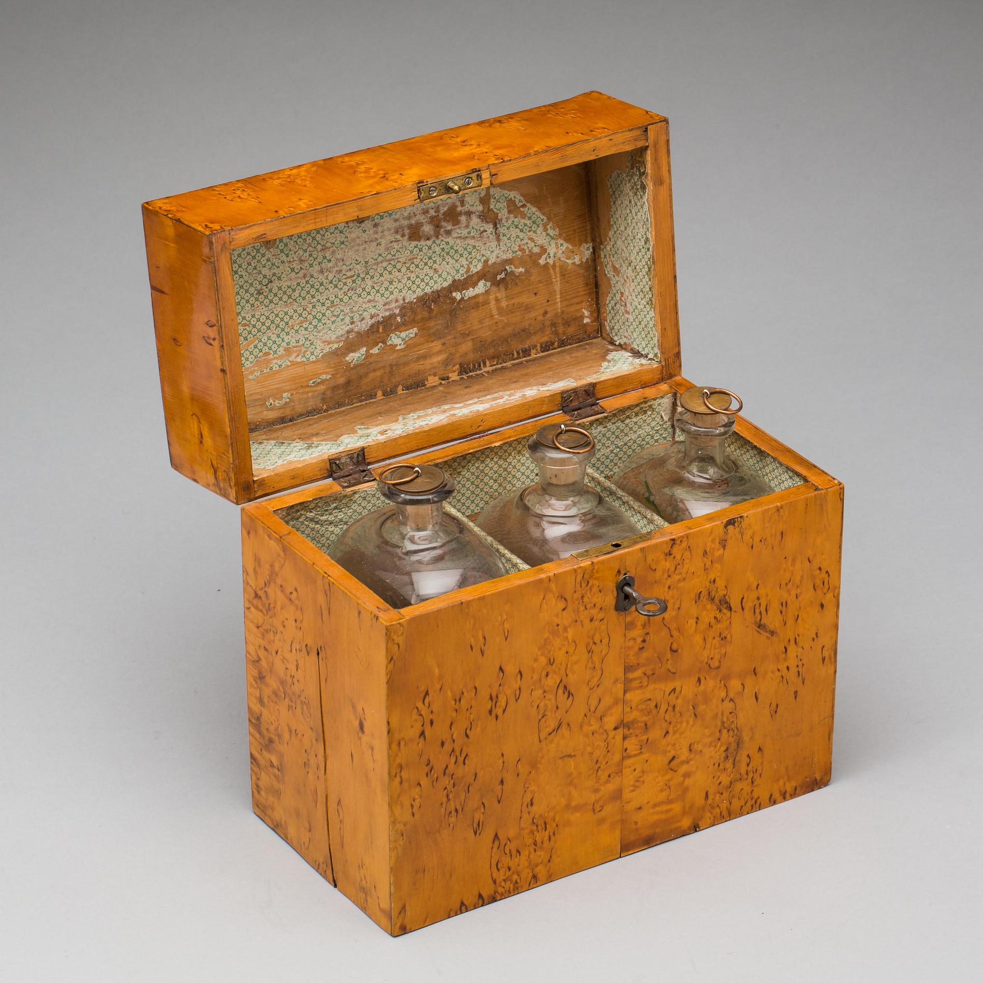 FLASKSCHATULL, 1800-talets första hälft.