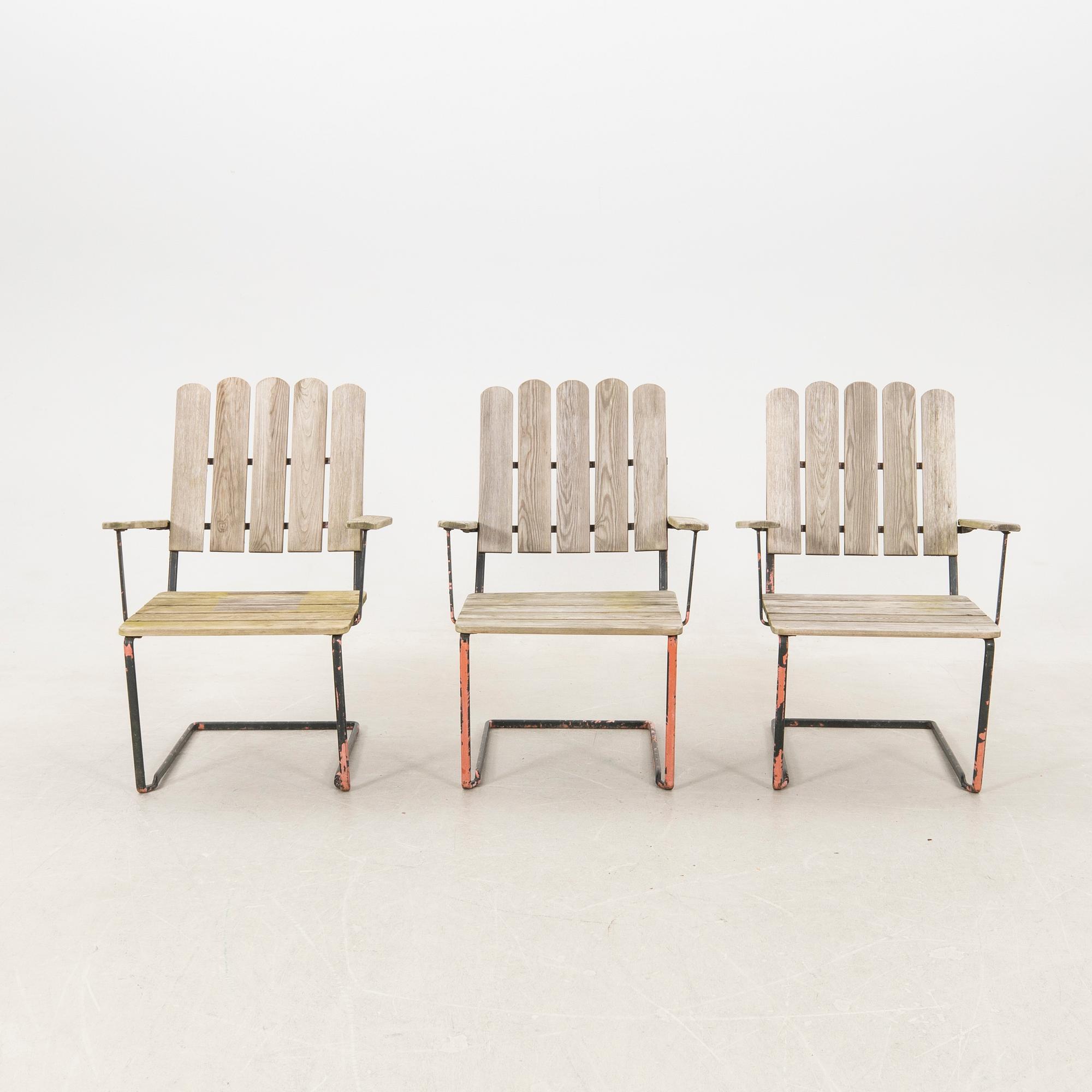 Arthur Lindqvist, Chairs "A2" 3 pcs, Grythyttan 20th century, along with accompanying table.