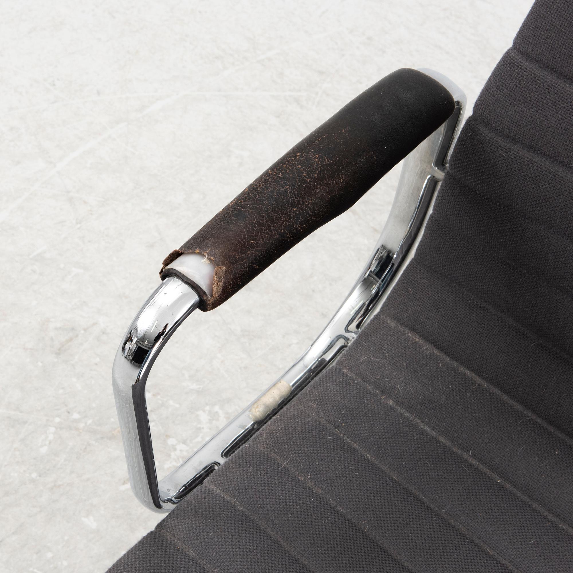 Charles & Ray Eames, EA 108 office chair, Vitra.