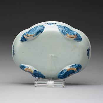 A bluue and white jardinière, Qing dynasty, 18th century.