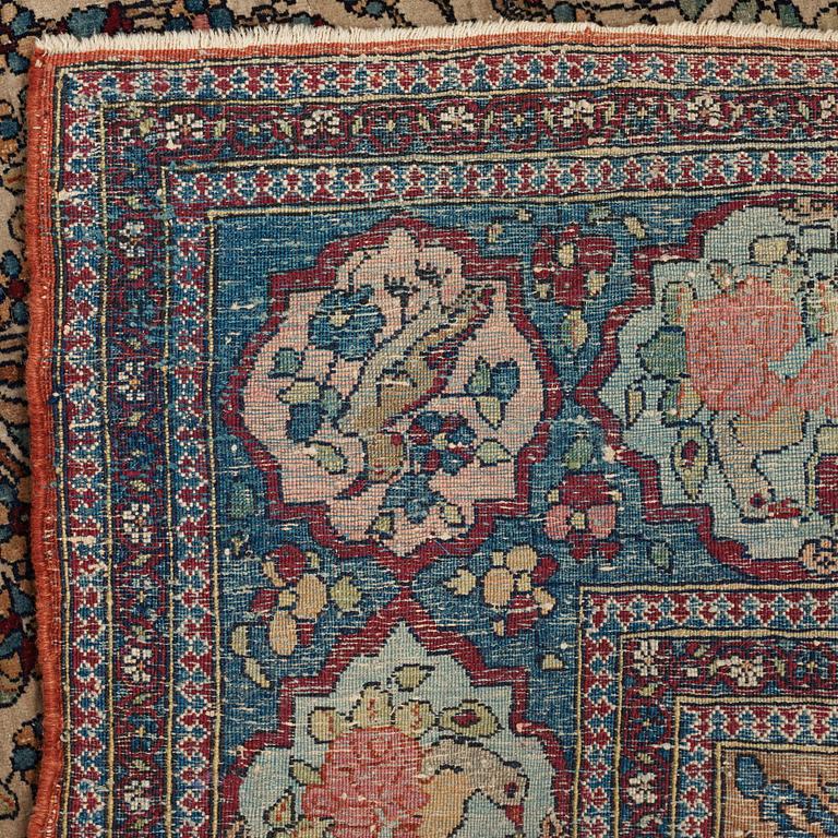 A RUG. An antique Esfahan. 210,5 x 143,5 cm.