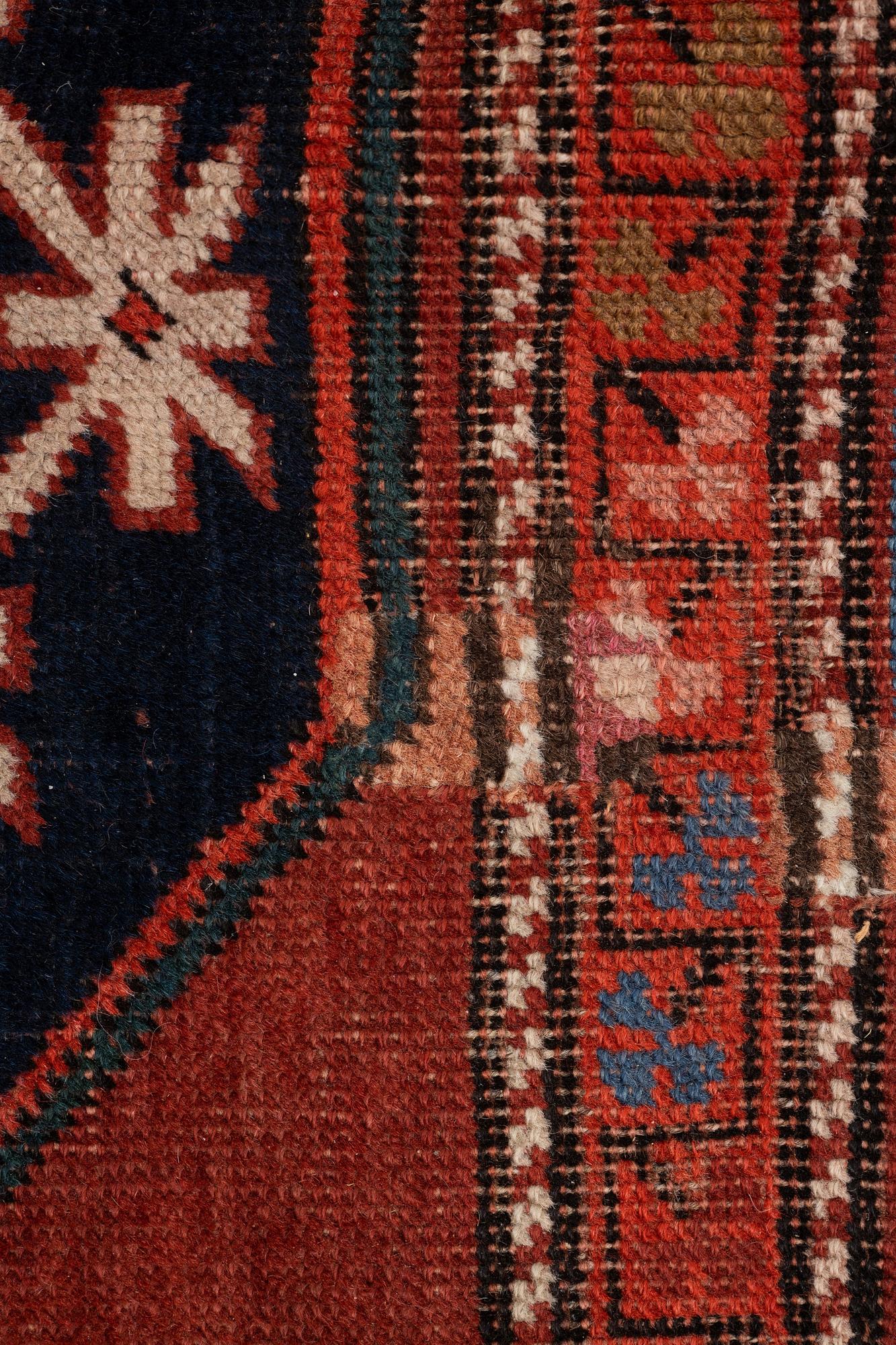 Matta, antik s.k. "Cloud band Kazak", ca 230 x 144 cm.