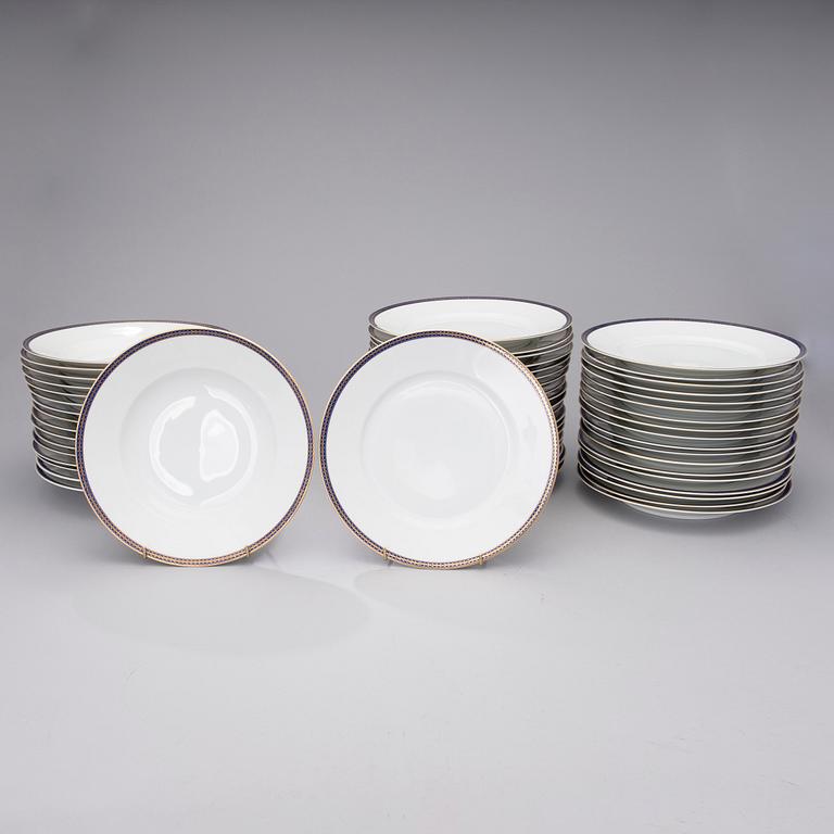 AN EARLY 20TH CENTURY 109 PIECE PORCELAIN DINNER SET BY ROSENTHAL.