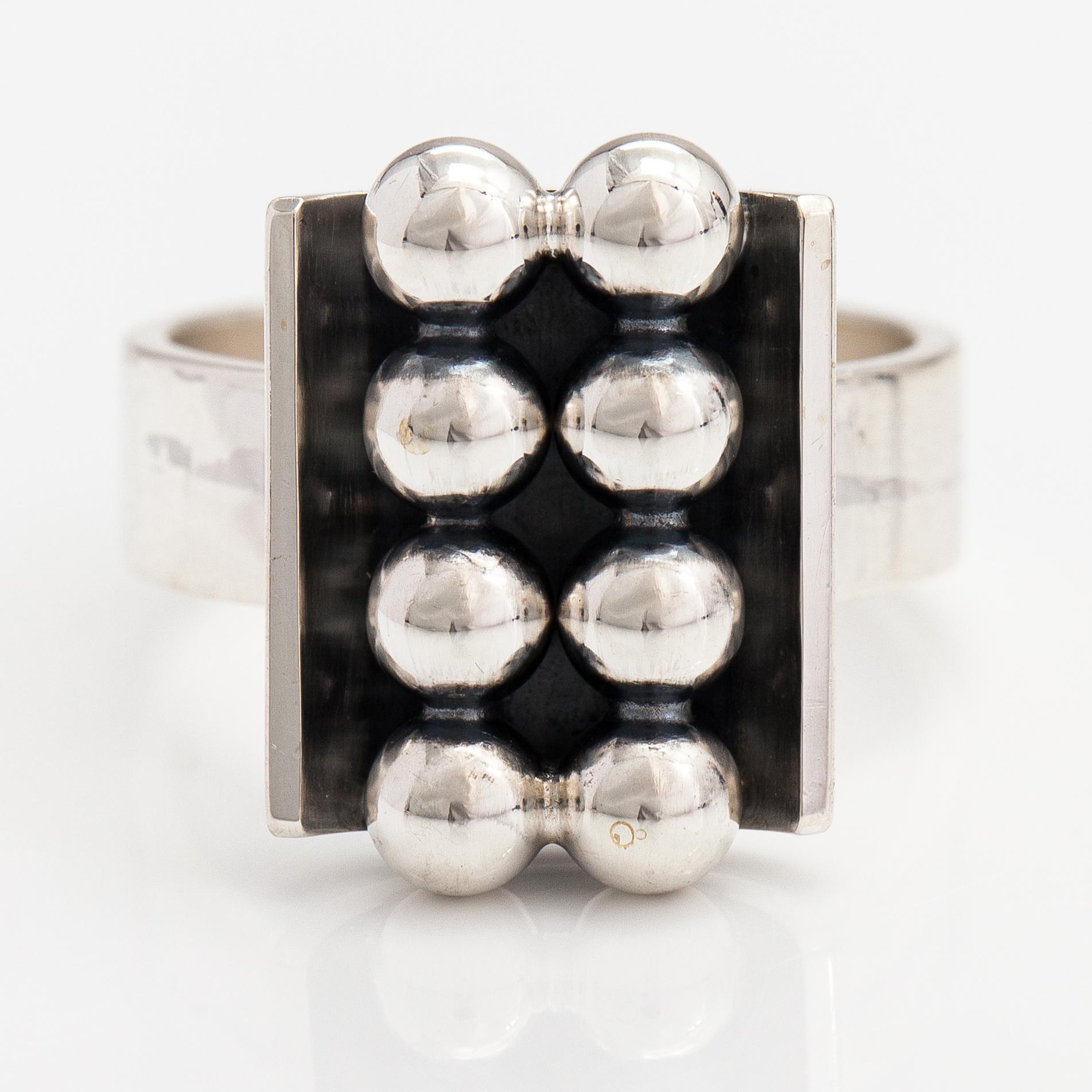 Elis Kauppi, A silver ring. Kupittaan kulta, Turku 1969.