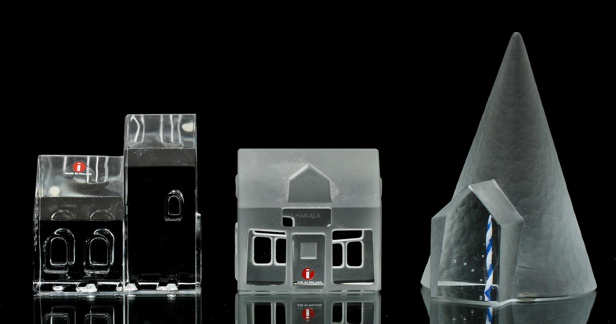 SKULPTURER, 3 st, glas, Jorma Vennola, Iittala, Finland, sign, numrr o dat samt Bertil vallien, Kosta, sign o numr.
