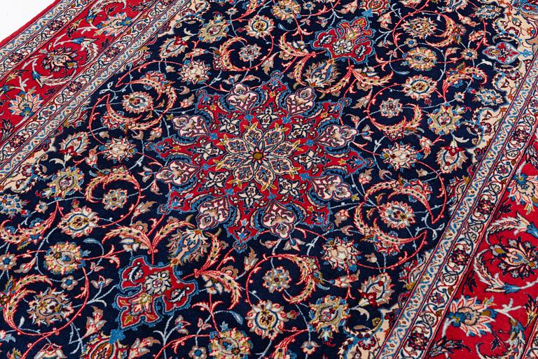 Carpet Isfahan, approx. 241 x 155 cm.