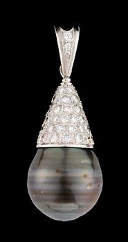 644. A gold, diamond and cultured Tahiti pearl pendant.