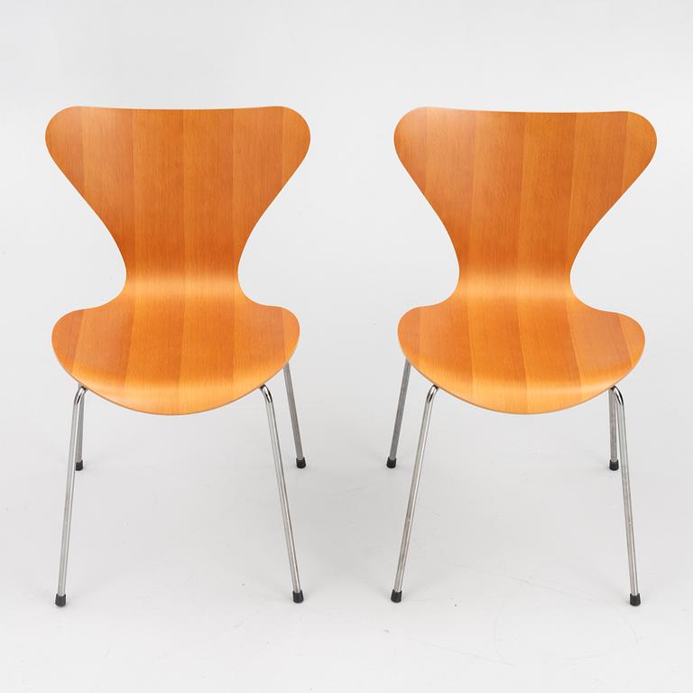 Arne Jacobsen, stolar, ett par, "Sjuan", Fritz Hansen, Danmark 2015.