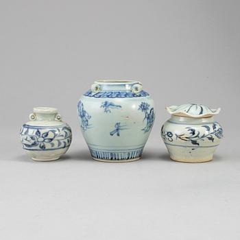 A group of blue and white south east asian ceramics, 17th Century.