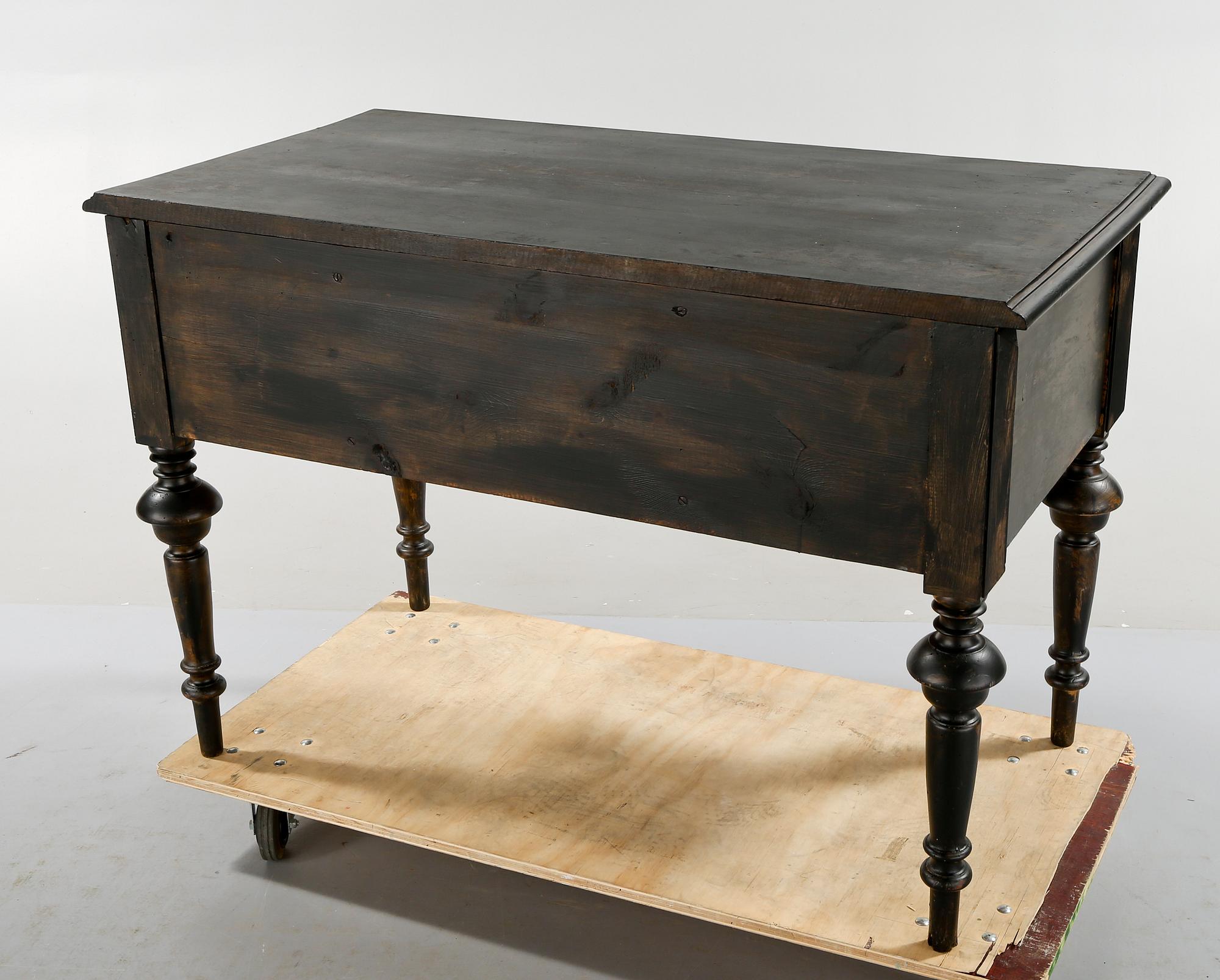 SKRIVBORD, nyrenässans, 1800-talets sista del.