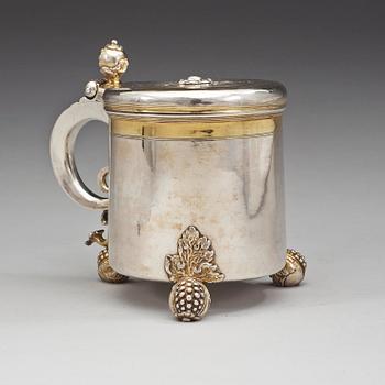 A Baltic early 18th century parcel-gilt tankard, marks possibly of Franz Johann Dreyer, Reval (1664-1714).