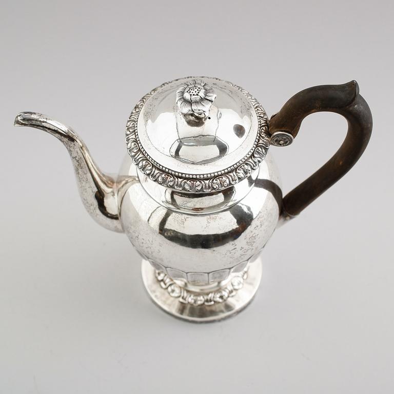 KAFFEKANNA, silver, Gustaf Möllenborg, Stockholm 1837. Vikt ca 447 gram.