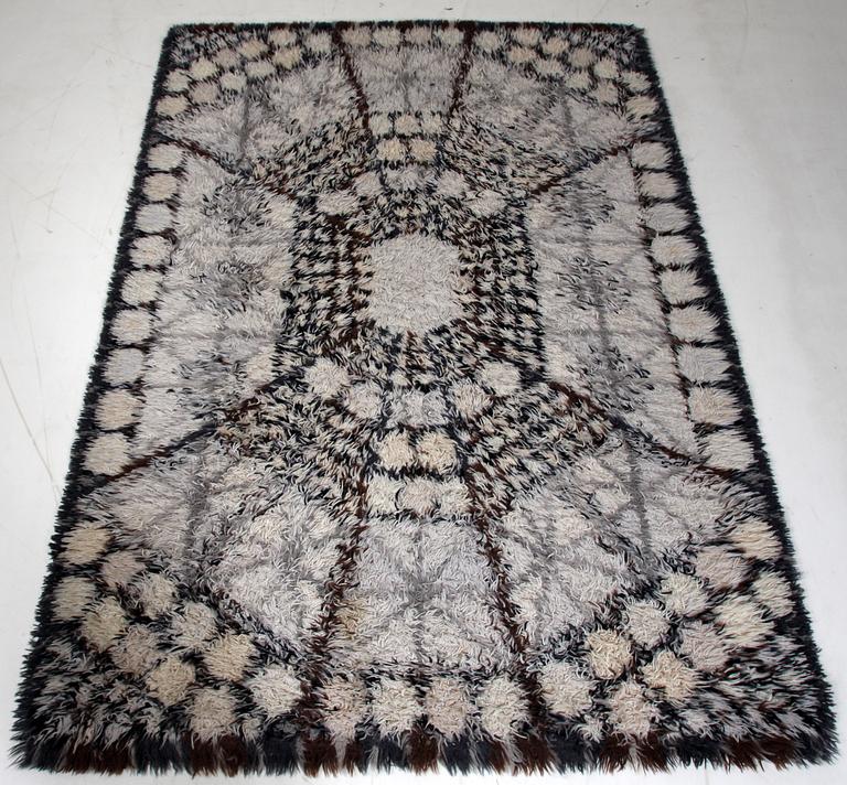 MATTOR, 2 st, rya, Marianne Richter,  "Löfstad", serien Östergyllen 191 x 138 och 230 x 167.