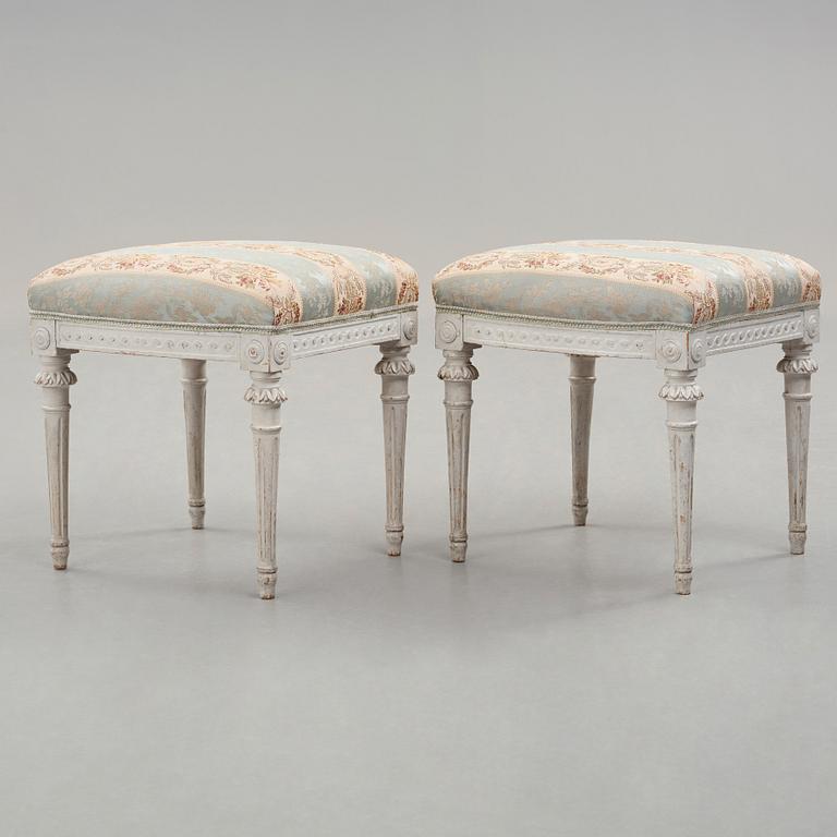 TABURETTER, ett par, tillskrivna Ephraim Ståhl (mästare i Stockholm 1794-1820), Sengustavianska.