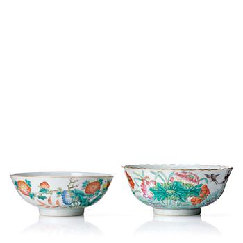 845. Two famille rose bowls, late Qing dynasty.