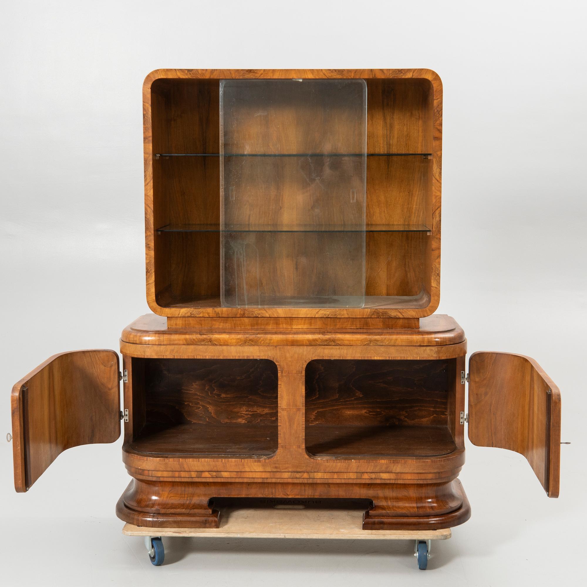 Display cabinet, first half of the 20th century.