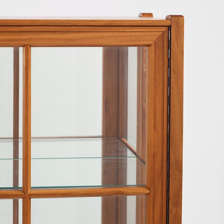 Josef Frank, a walnut display cabinet model "B 2217", Firma Svenskt Tenn, Sweden, 1950s-60s.